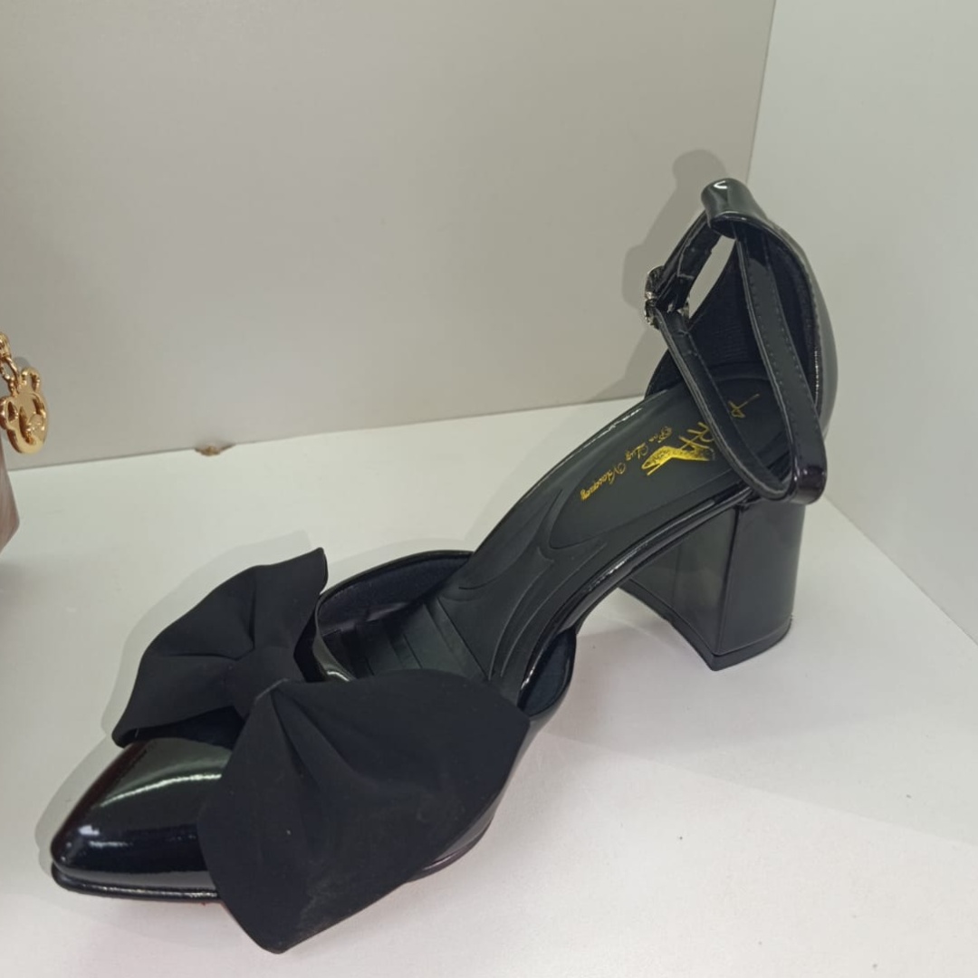 Stiletto Scarlet Negro Cuadrado X7