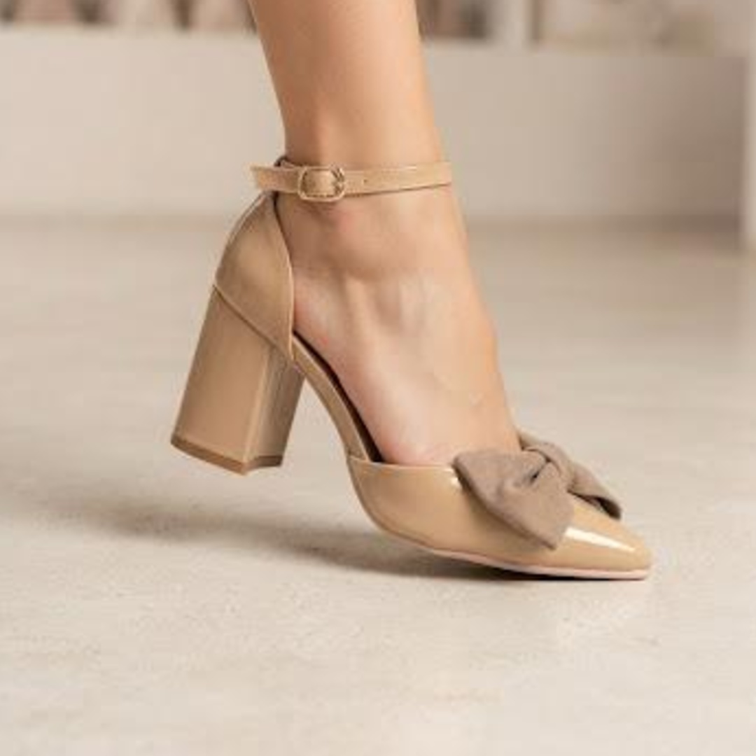 Stiletto Scarlet Beige Cuadrado X9