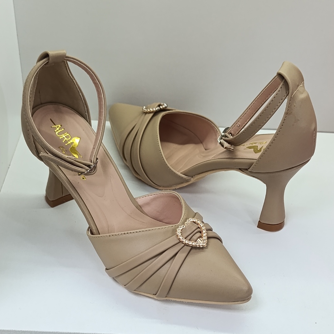 Stiletto Corazón Beige Taco Copax7