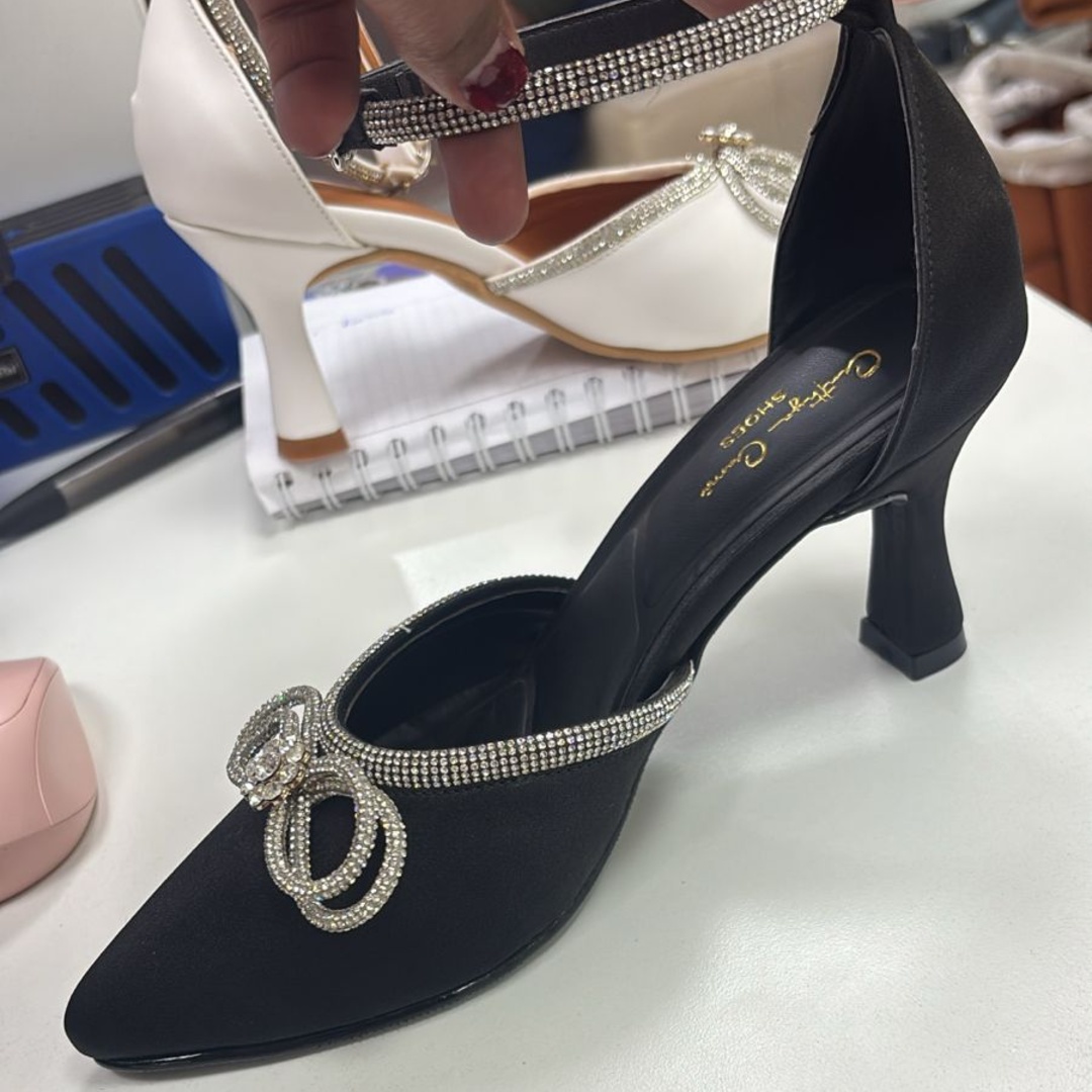 Stiletto Brillos Negro Satin
