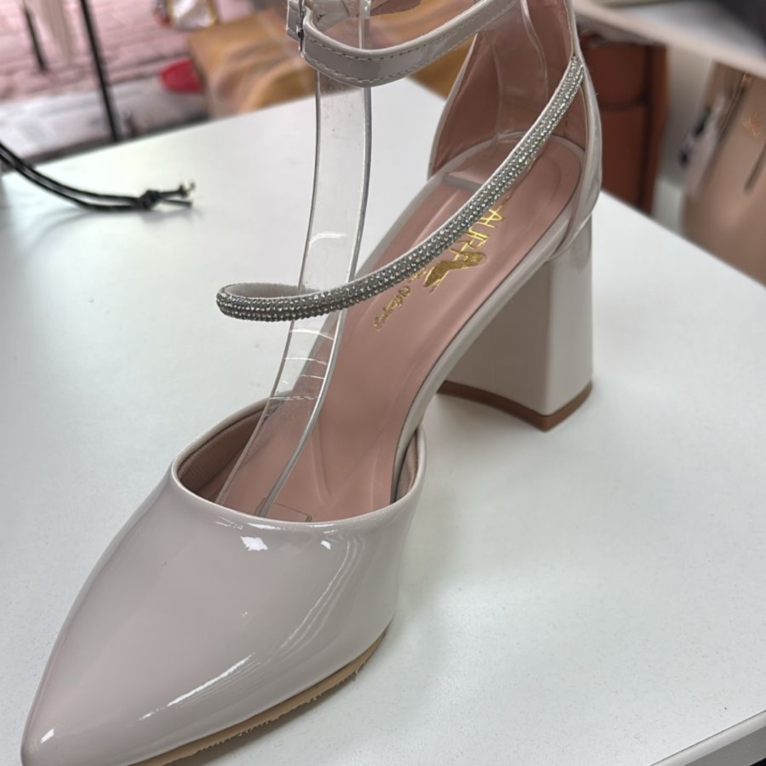 Stiletto Luana C. Cuadrado Hueso X7