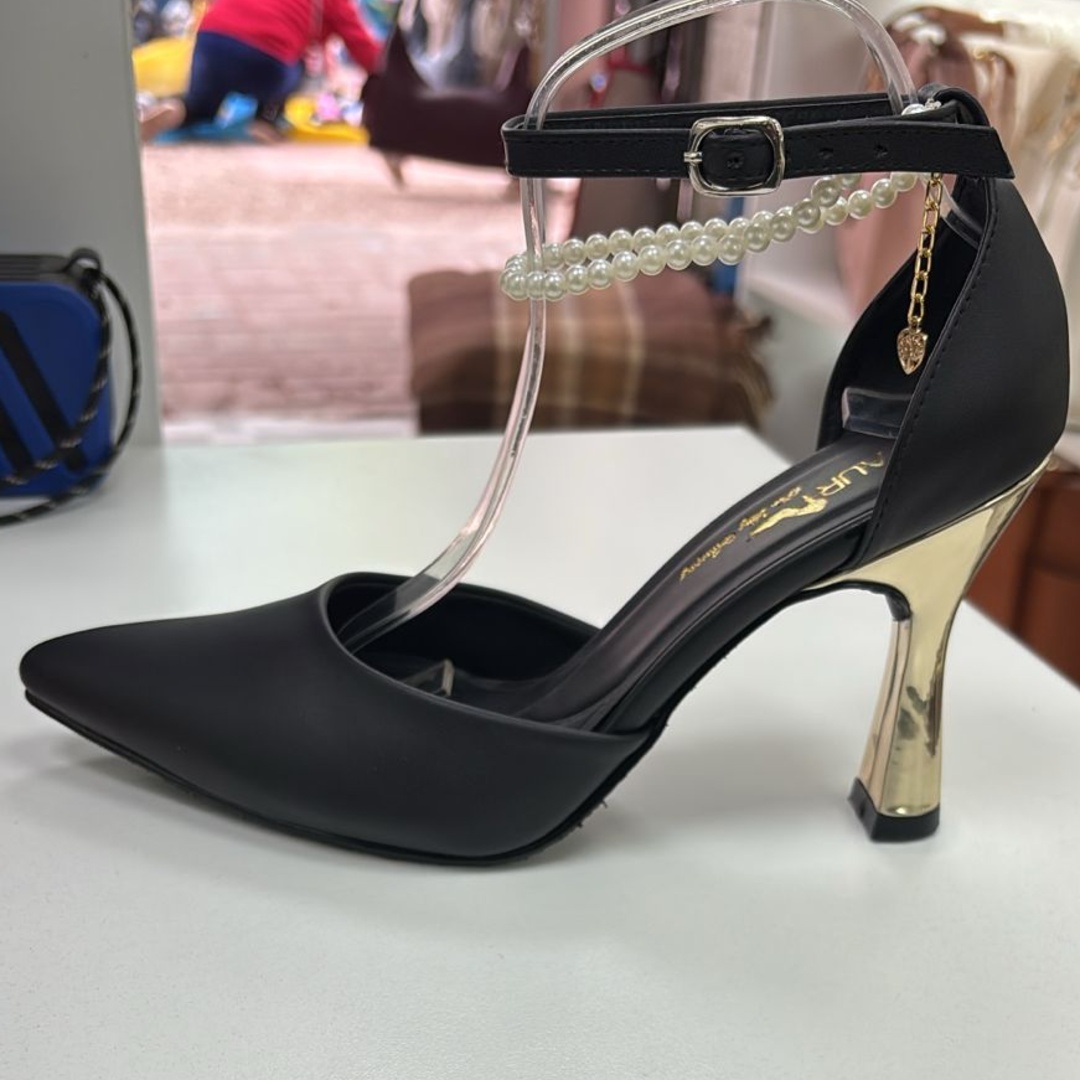 Stiletto Taco Dorado Negro X9 Copa