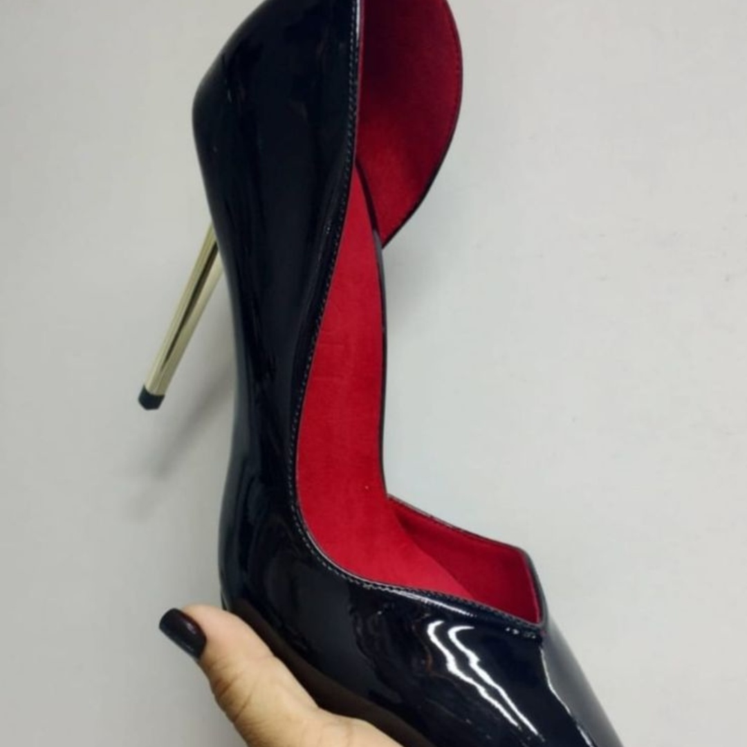 Stiletto Suela Roja Corte Media Luna, Taco Cromado X12
